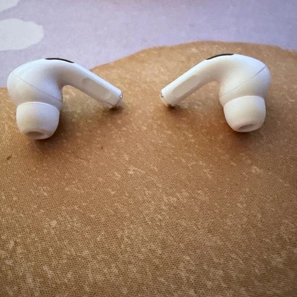 Apple AirPods Pro (1st Generation) – Authentic – Used - Picture 5 of 8
